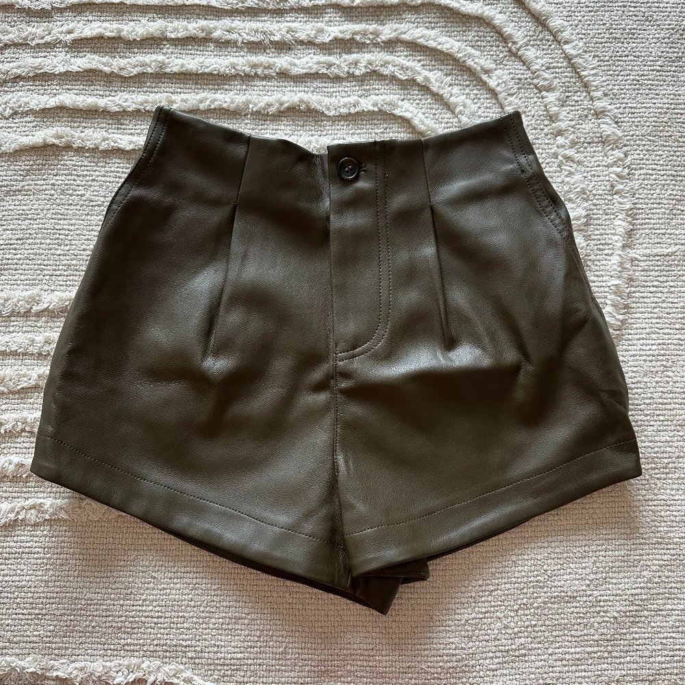 NEW WITH TAGS!! Green Faux Leather Avec Les Filles High-Rise Shorts